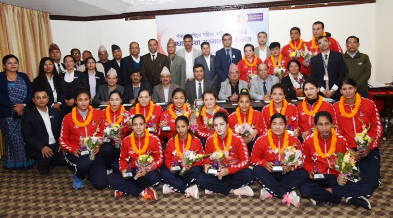 राष्ट्रिय वाणिज्य बैंकद्धारा राष्ट्रिय महिला भलिबल टिमलाई बधाई तथा सम्मान