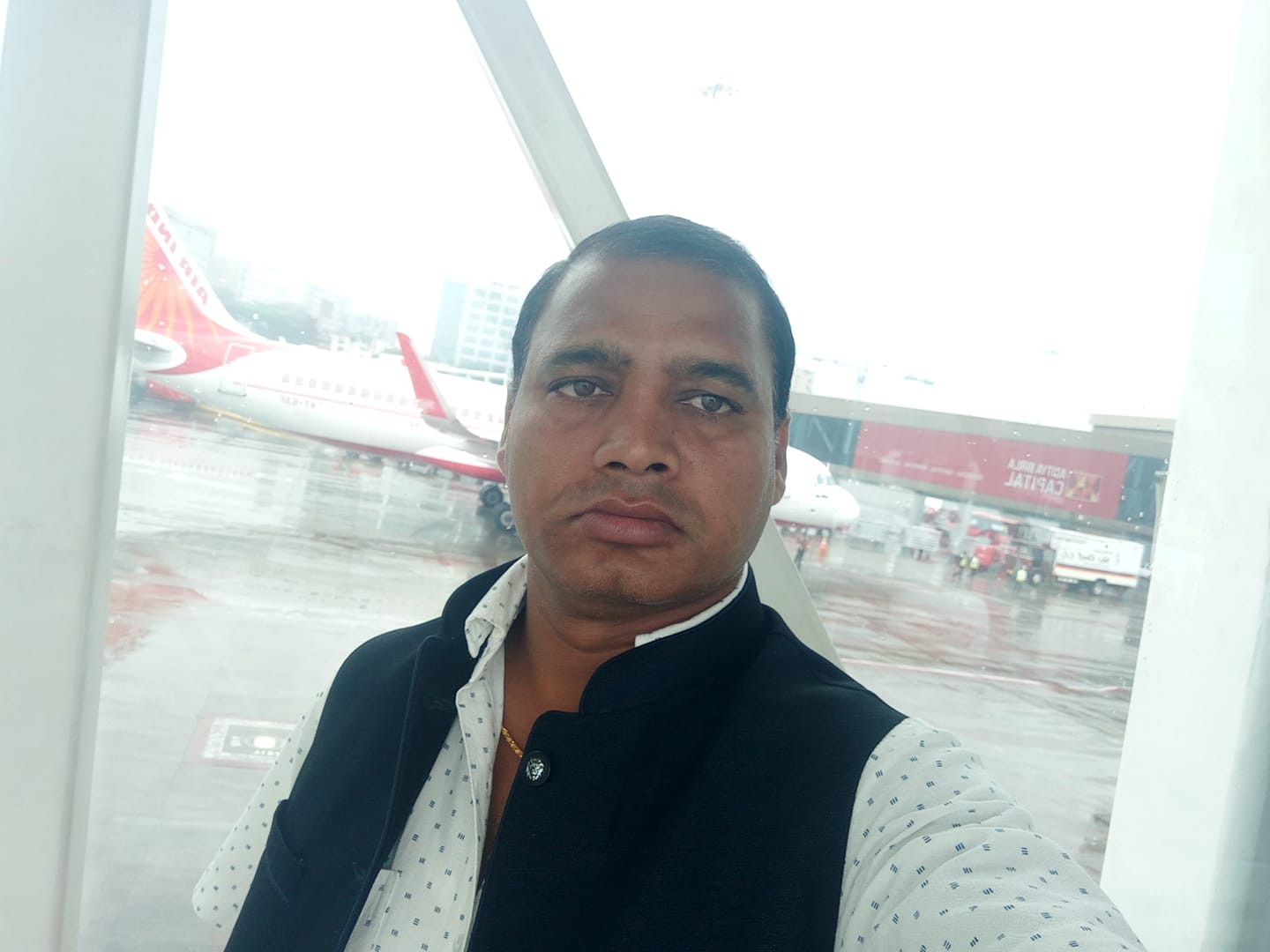 बुद्ध एयरको काउन्टर तोडफोड गर्ने सांसद बिरूद्द अदालतद्वारा पक्राउ पूर्जी जारी