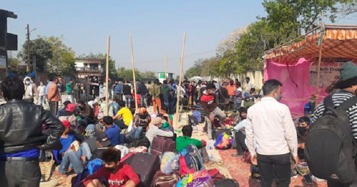 दुःख खेप्दै सीमामा अलपत्र नेपाली