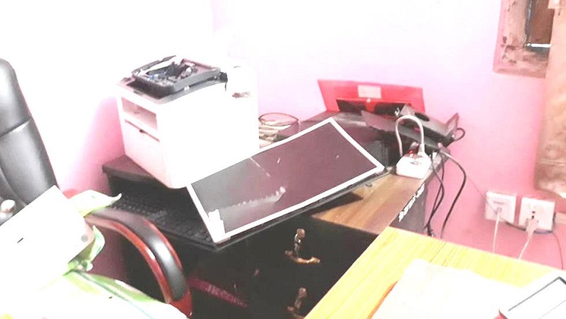 मध्यरातमा उपमेयरसहितको टोलीले नगरपालिका कार्यालयमा तोडफोड