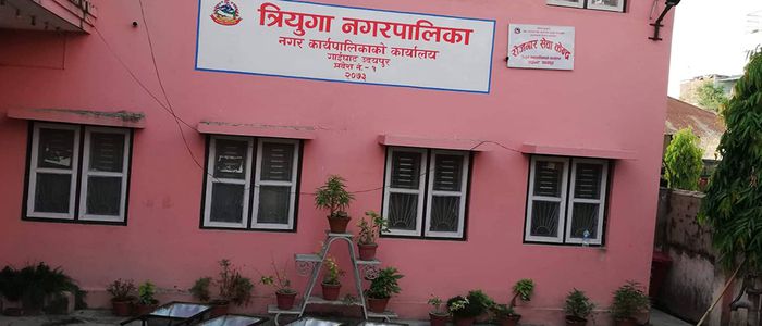 त्रियुगा नगरपालिकाका राजस्व शाखा प्रमुख पक्राउ