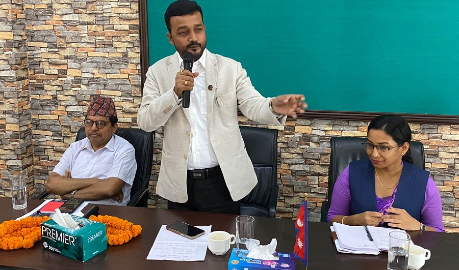फास्ट ट्रयाकमा विकास निर्माणको काम अगाडि बढाउन मन्त्री यादवको निर्देशन