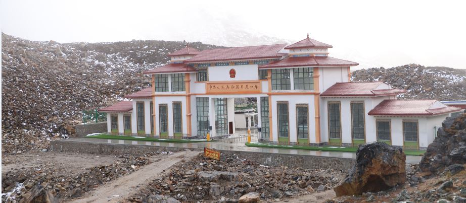 ओलाङ्चुंगोला नाका नखुल्दा खाद्यान्न आपूर्तिमा समस्या