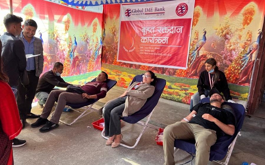 ग्लोबल आइएमई बैंकले गर्यो बृहत रक्तदान कार्यक्रम