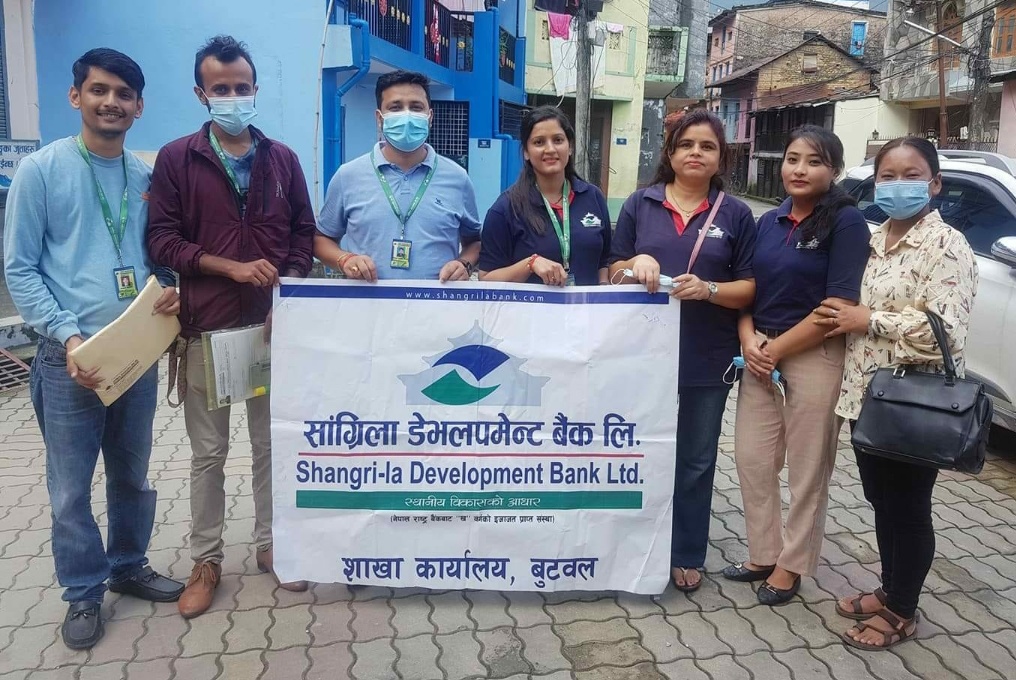 सांग्रिला डेभलपमेन्ट बैंकद्वारा घरदैलो कार्यक्रम सम्पन्न