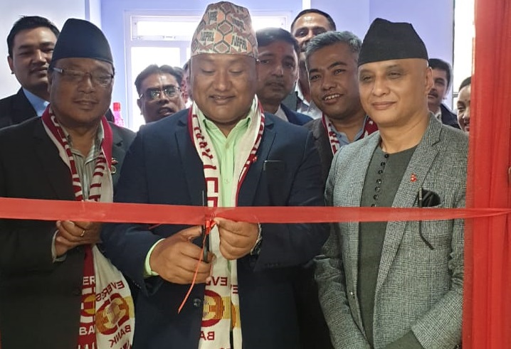 एभरेष्ट बैंकद्वारा थिमी र काँडाघारीमा नयाँ शाखा सञ्चालन