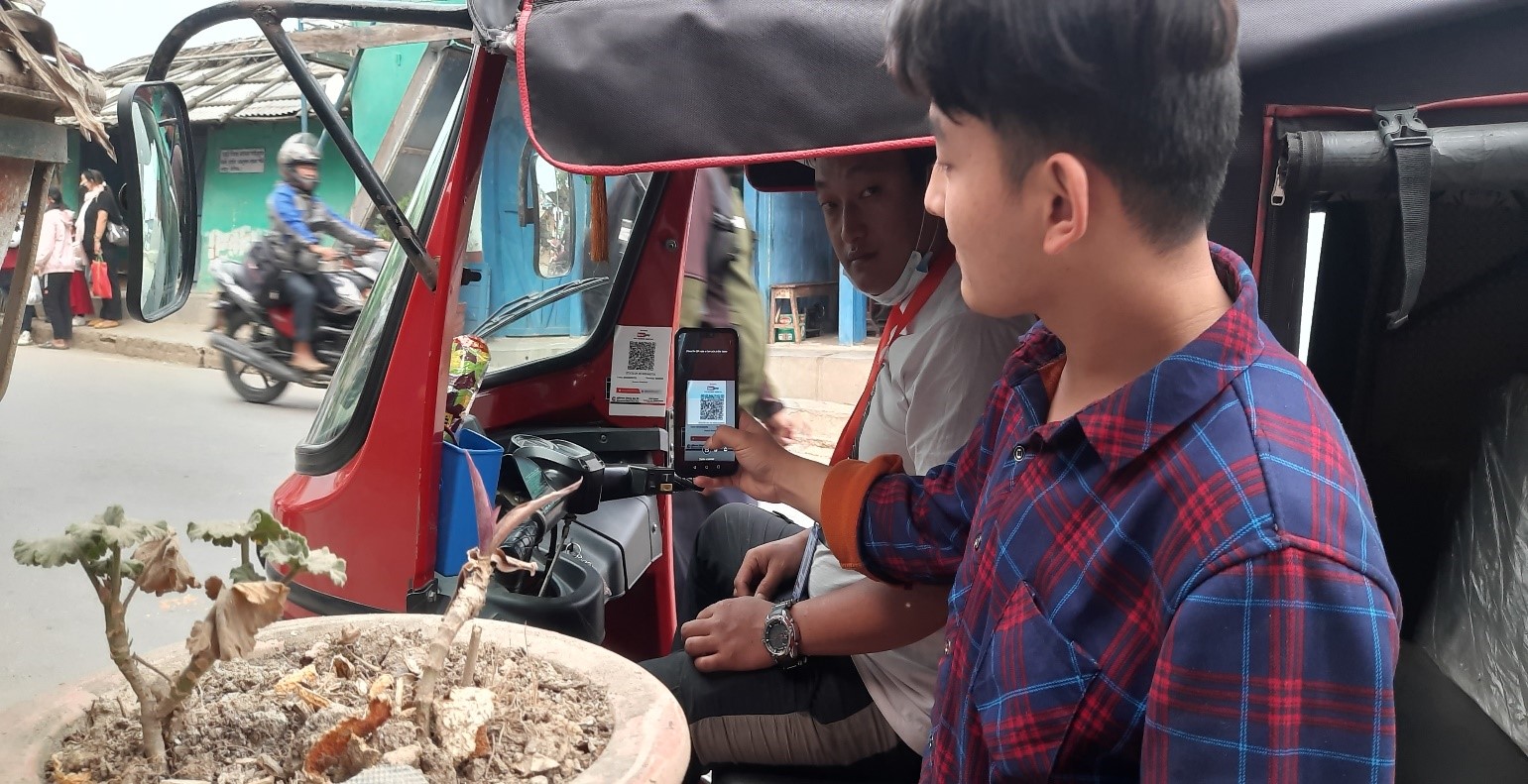 मुक्तिनाथ विकास बैंकको क्यूआर सेवा अटो रिक्सामा