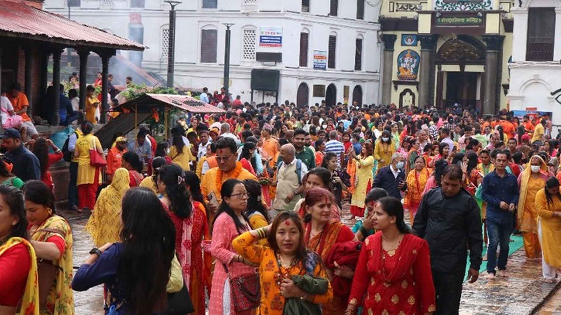 आज शिवरात्रि, पशुपति मन्दिरमा बिहानैदेखि दर्शनार्थीको भीड