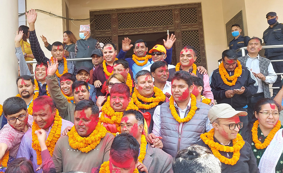 महासंंघको जनमतले ओली समूहलाई झड्का, अध्यक्ष पदका प्रत्याशीको मत आधामात्रै