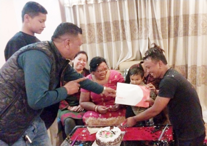 रियानलाई जन्मदिनमा प्रभु लाइफको जीवन बीमा उपहार