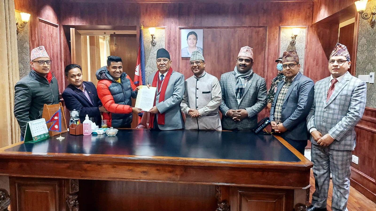 सञ्चारमाध्यमलाई उद्योगको मान्यता दिन प्रधानमन्त्रीसमक्ष इमानको आग्रह