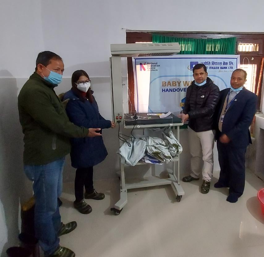 ज्योति विकास बैंकद्वारा महाकाली अञ्चल अस्पताल र प्युठान जिल्ला अस्पताललाई बेबी वार्मर प्रदान