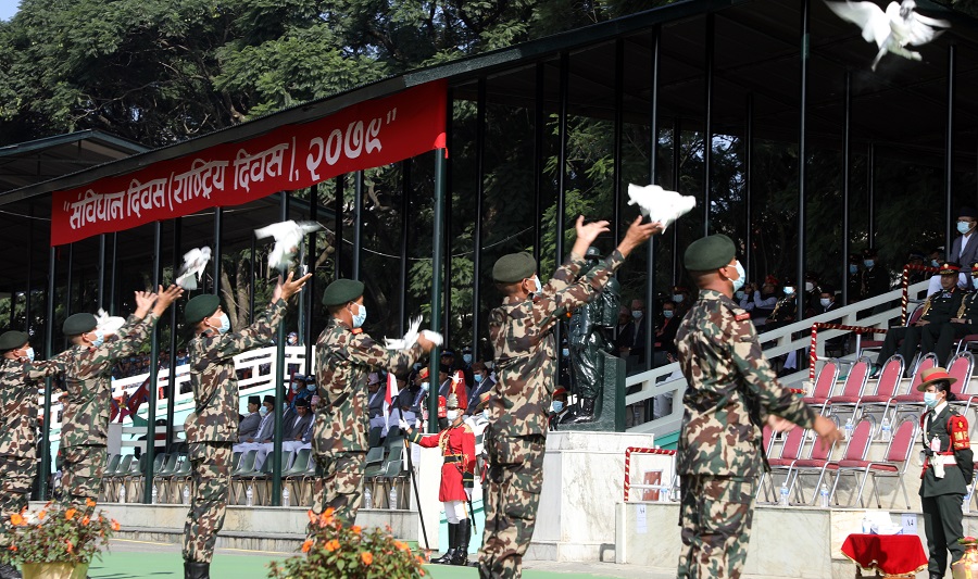 यसरी मनाइयो संविधान दिवस (फोटोसहित)
