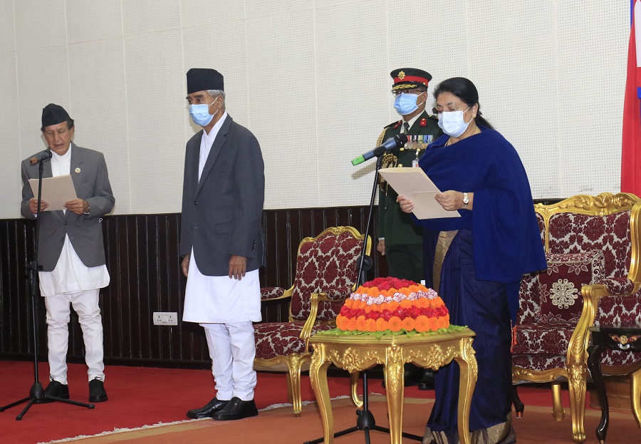 परराष्ट्रमन्त्री खड्काद्वारा शपथ