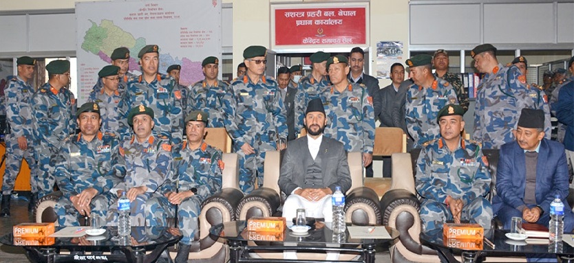 उदाहरण बन्दै छन् रवि लामिछाने, अलग्गै राखिएको सोफा हटाए