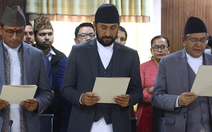 रवि लामिछाने सरकारमा जाने भएपछि नेपाली कांग्रेसमा झनै भाँडभैलो