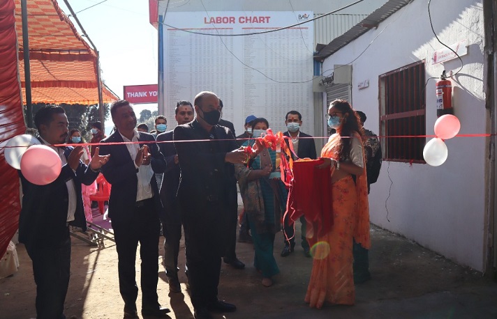 डडेल्धुरामा महिन्द्राको थ्रीएस सुविधासहितको शोरुम स्थापना