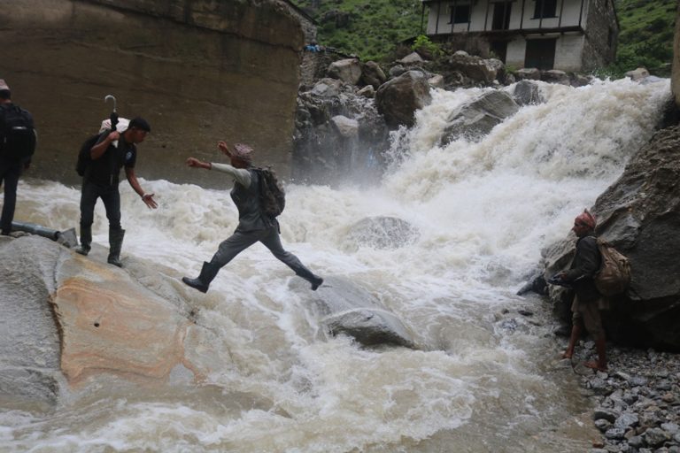 शुल्क तिरेर खोला तर्नुपर्ने !