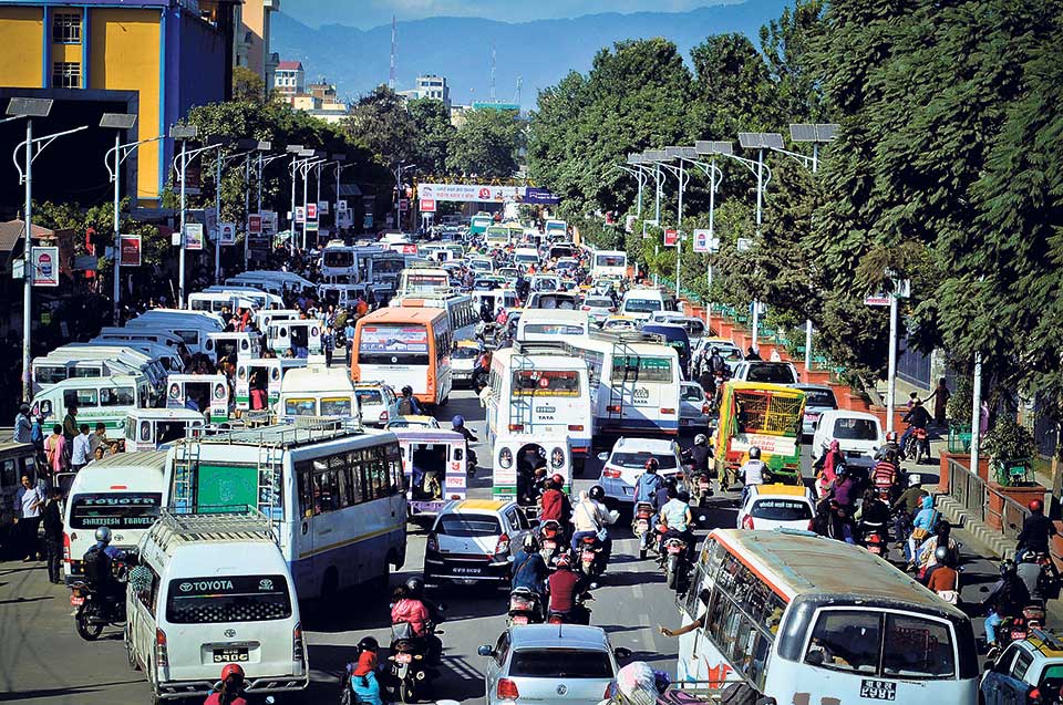 ट्राफिक जामका कारण उपत्यकामा वार्षिक एक खर्ब १६ अर्बको क्षति