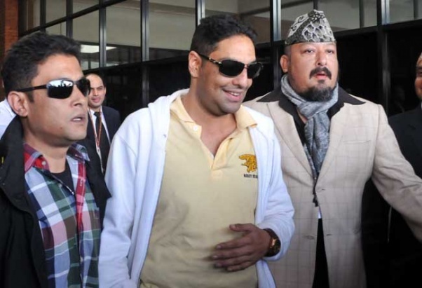 पूर्वयुवराज पारस फेरि विवादमा, एयरपोर्टमा प्रहरीलाई दूरव्यवहार गरेको आरोप
