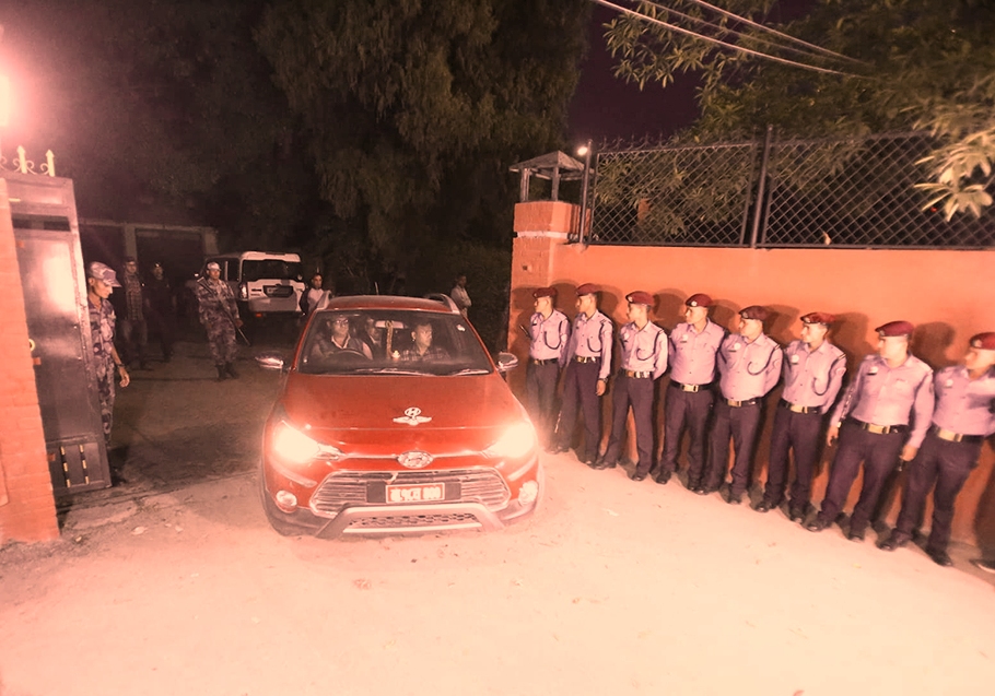 सभामुख निवासबाटै पक्राउ परे महरा, निजी कारमा राखेर लगियो