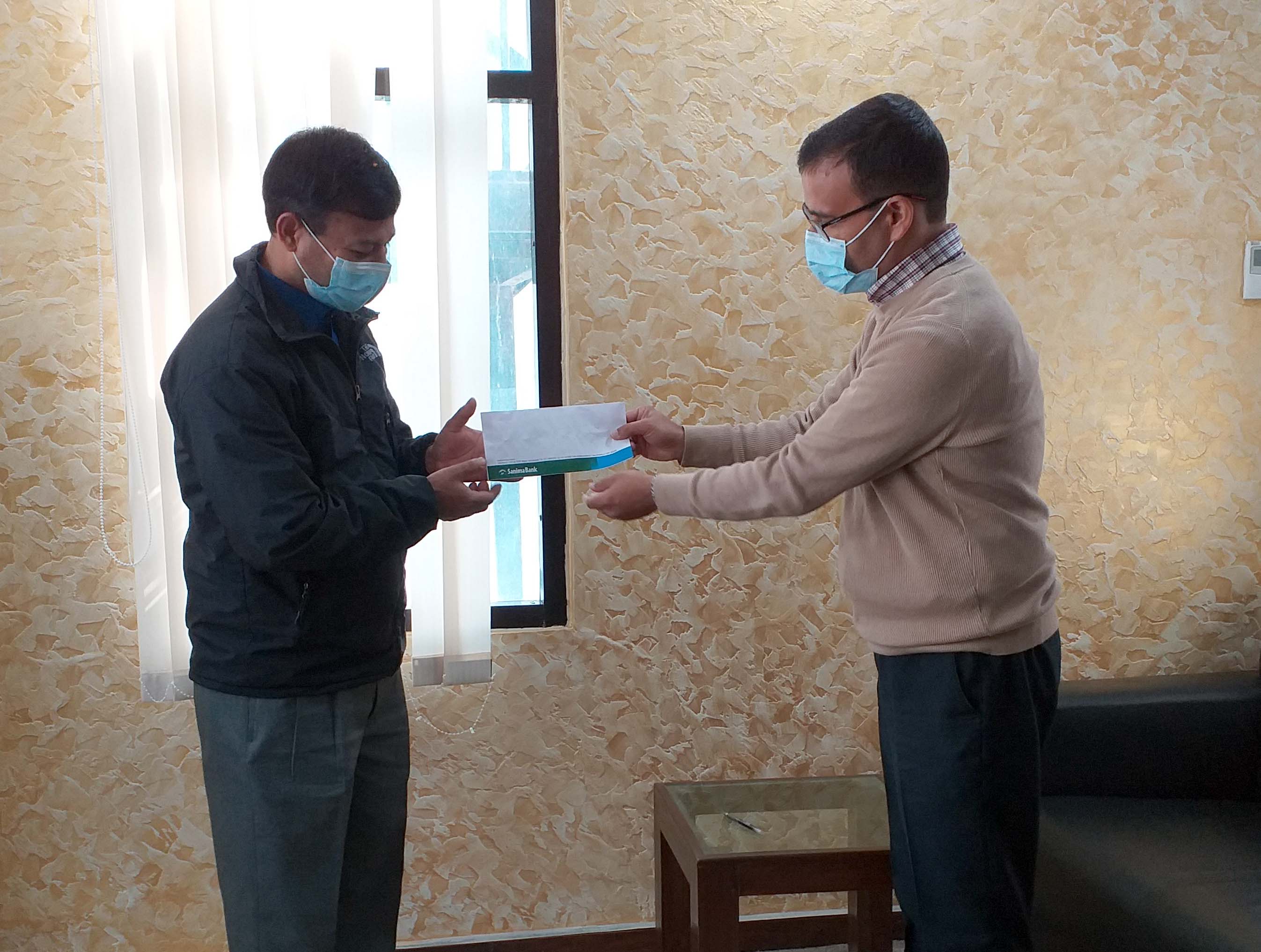 सानिमा बैंकले गर्यो औषधी उपचार बीमा भुक्तानी
