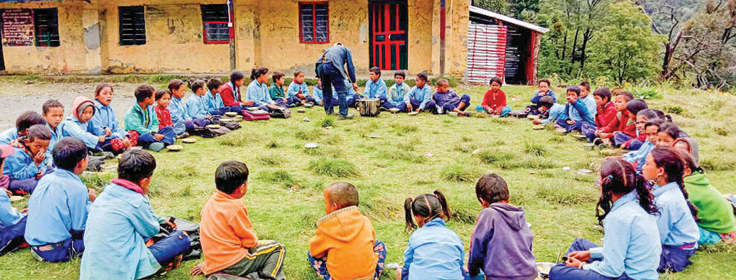 सरकारले रकम नदिएपछि विद्यार्थीलाई उधारोमा खाजा