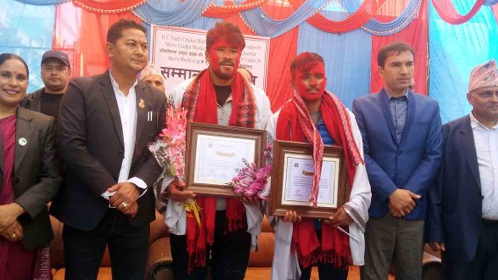 क्रिकेटर भण्डारीले पाए ५० हजारसहित सम्मान