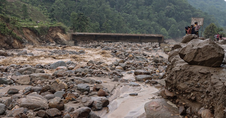 बाढी र पहिरोले सडक र पुलमा मात्रै ५० करोडको क्षति