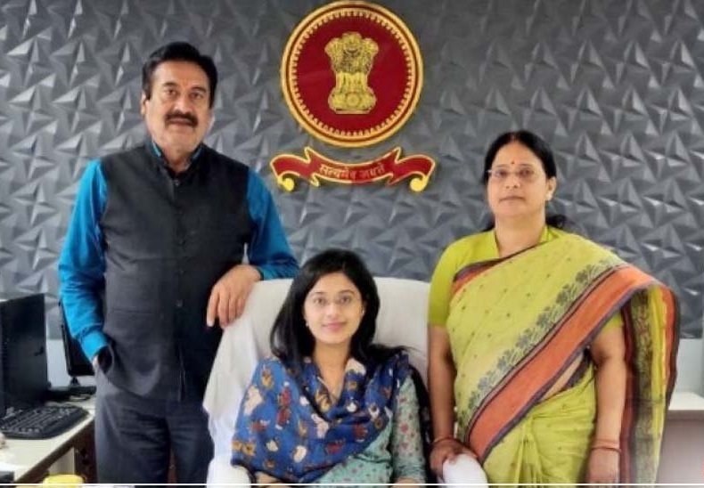 मट्टितेलको बत्ती बालेर पढेकी सुरभी गौतमको आइएएससम्मको सफलताको कथा