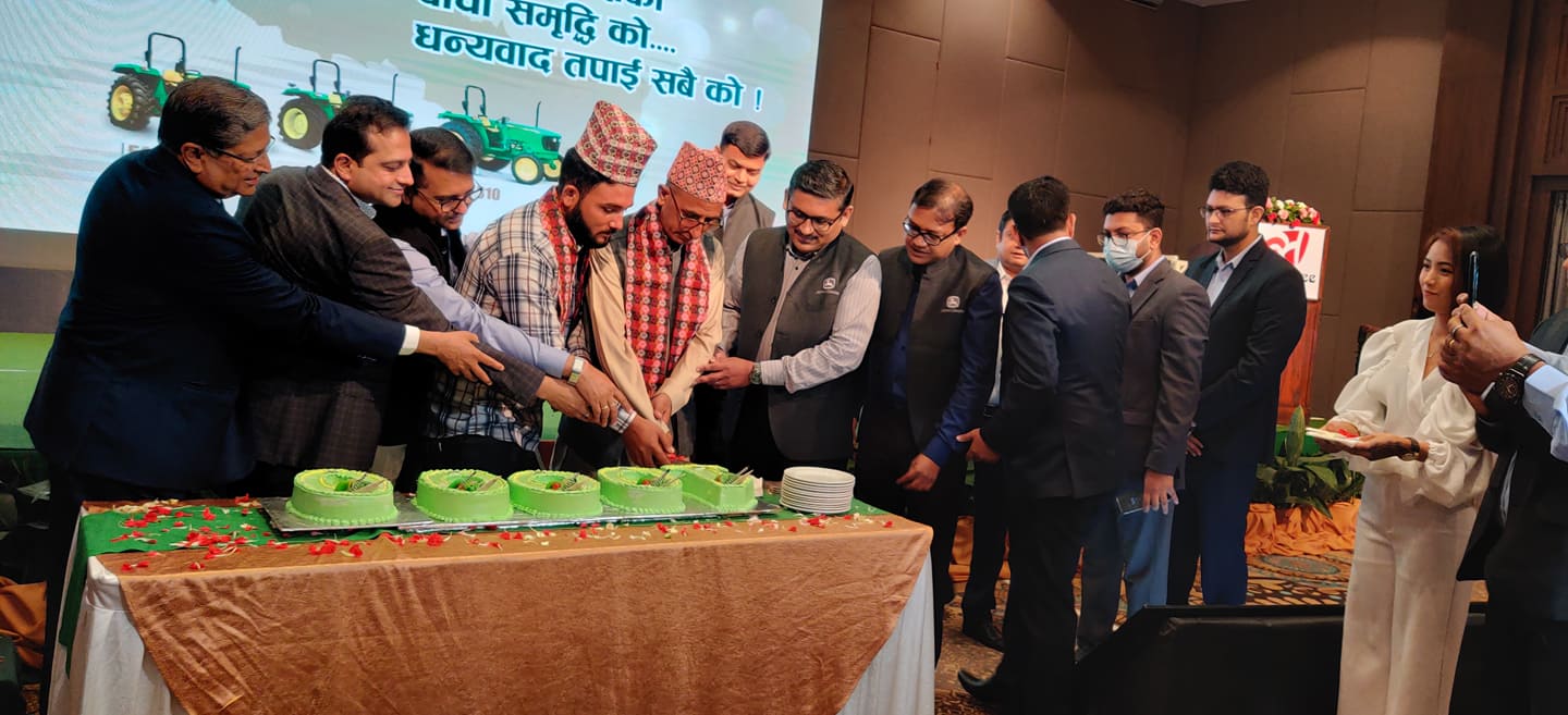 जोन डीयरले अत्याधुनिक प्रविधिको ट्रयाक्टर नेपालमा ल्यायो