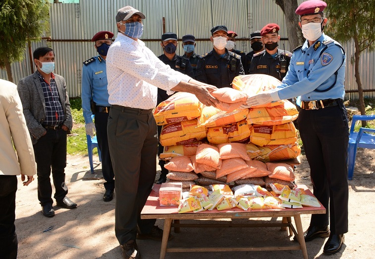 खाद्य सामाग्री अभाव भए १०० मा फोन गर्नुहोस