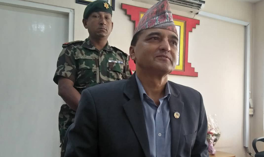 हरेक दिन विमानस्थल पुग्ने पर्यटनमन्त्री