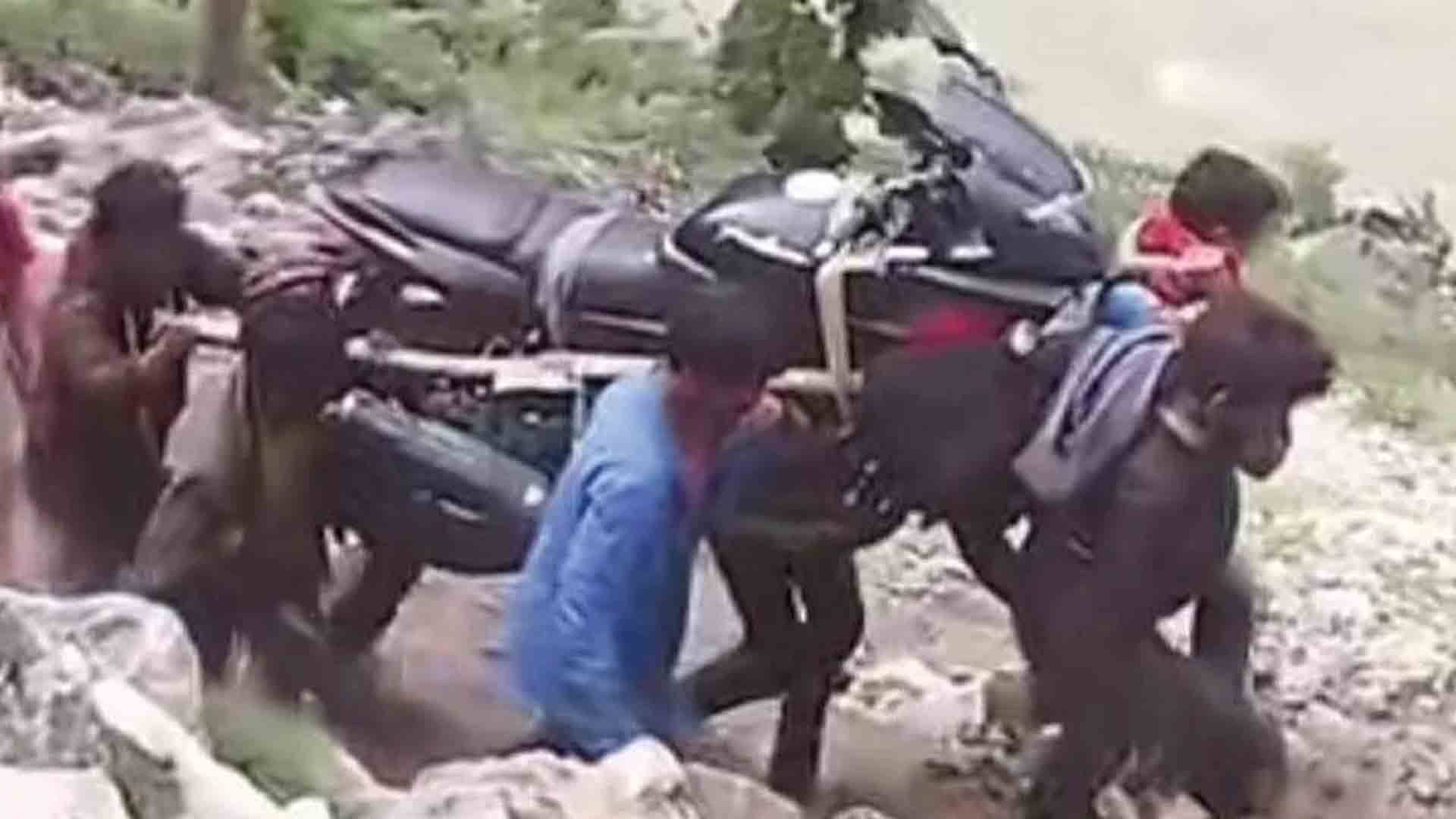 मोटरसाइकल बोकेर गाउँमा पुर्याएको भाडा ३० हजार