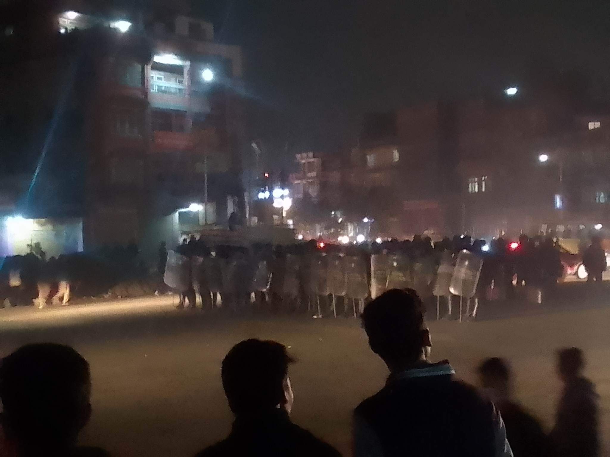 व्यवसायी र मजदुरले आन्दोलन फिर्ता लिएसँगै सवारी साधनहरु चल्न थाले