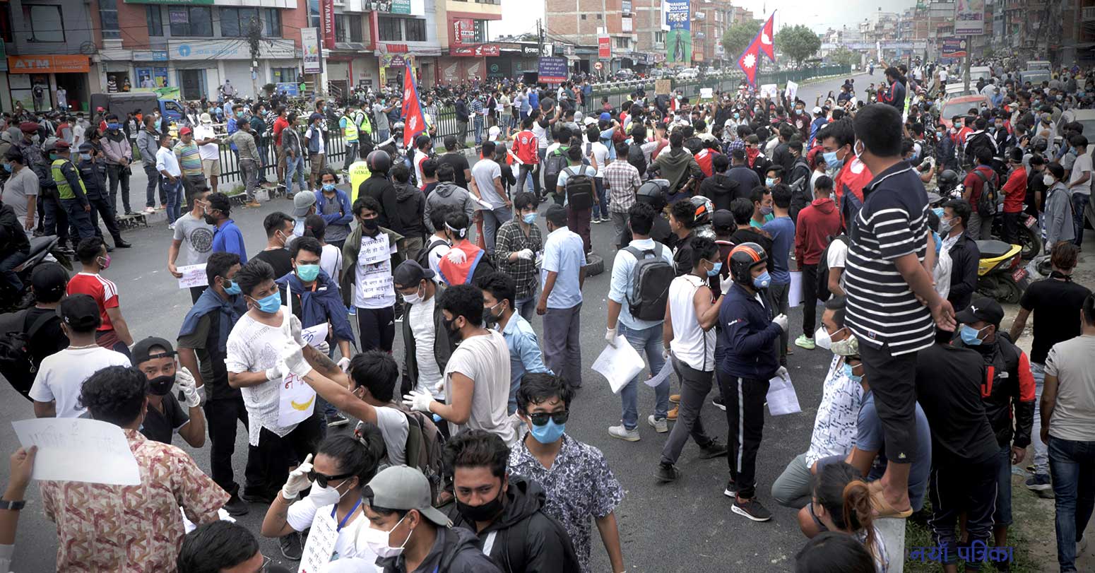 भीडभाडमा जादै हुनुहुन्छः विज्ञ भन्छन् आत्मघाती हुदैछ