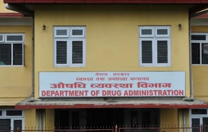 प्रतिजैविक औषधिको लेवलमा रातो धर्का राख्न निर्देशन