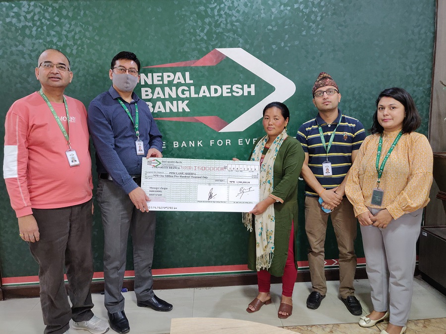 नेपाल बङ्गलादेश बैंकका खातावालको परिवारलाई बैंकको बीमा सुविधा अन्तर्गतको १५ लाख हस्तान्तरण