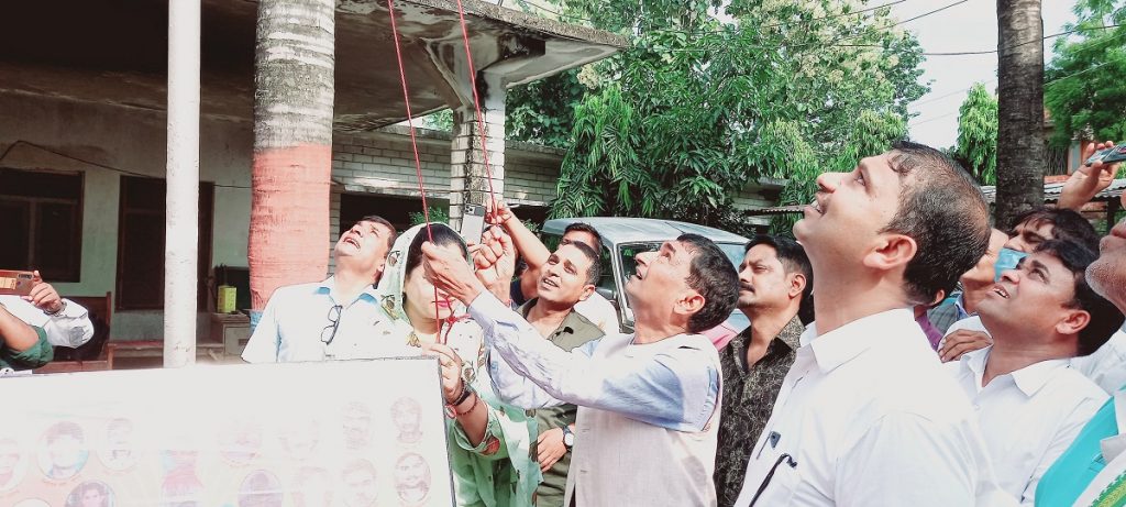 संविधान दिवसको अवसरमा मेयरद्वारा झन्डोत्तोलन