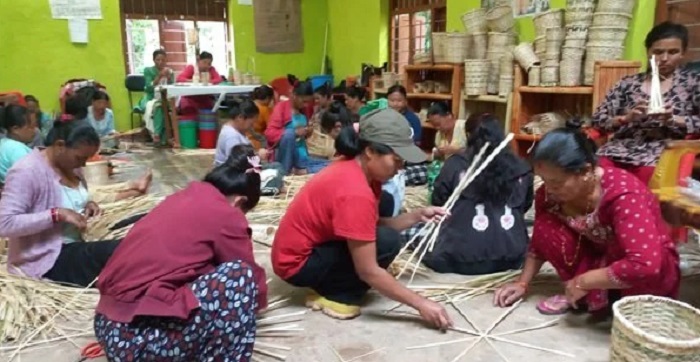 बाँसका सामग्रीबाट आय आर्जन गर्न महिलालाई तालिम