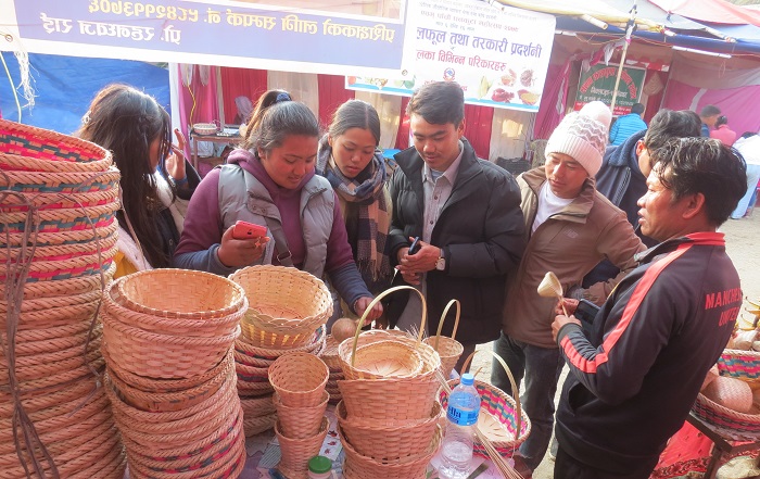 बाँसबाट बनेका सामग्रीलाई बजारको माग धान्न गाह्रो