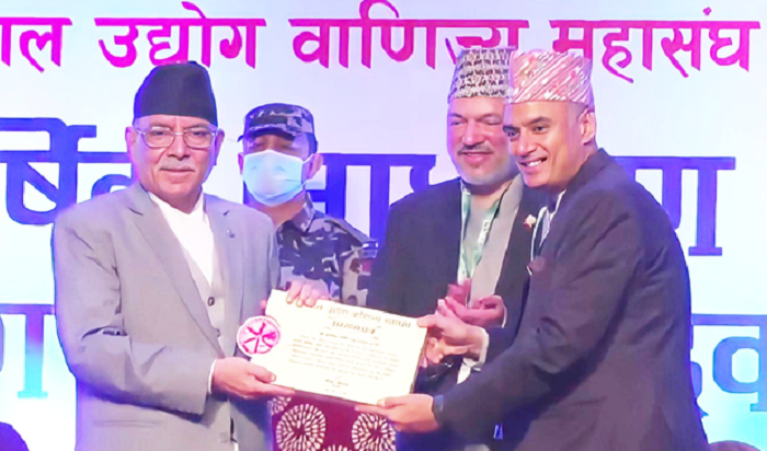 शिवशक्ति घिउ उद्योगका अग्रवाल ठूला करदाताको रुपमा सम्मानित