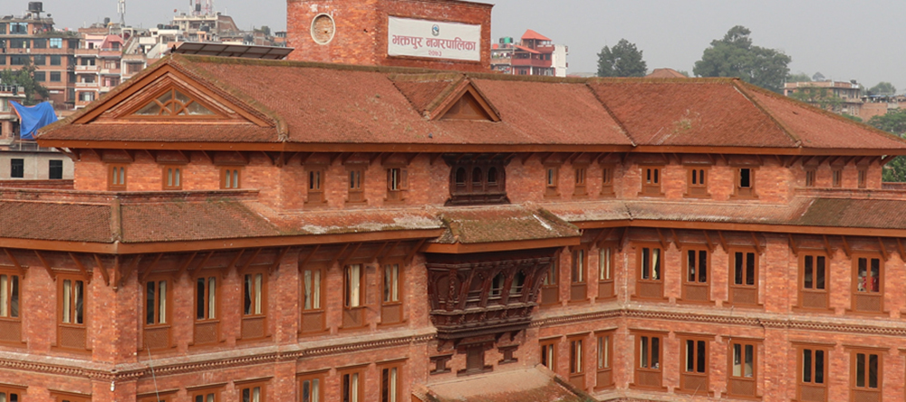 भक्तपुरमा पनि जफत गर्न थालियो सडकमा राखिएका सामान
