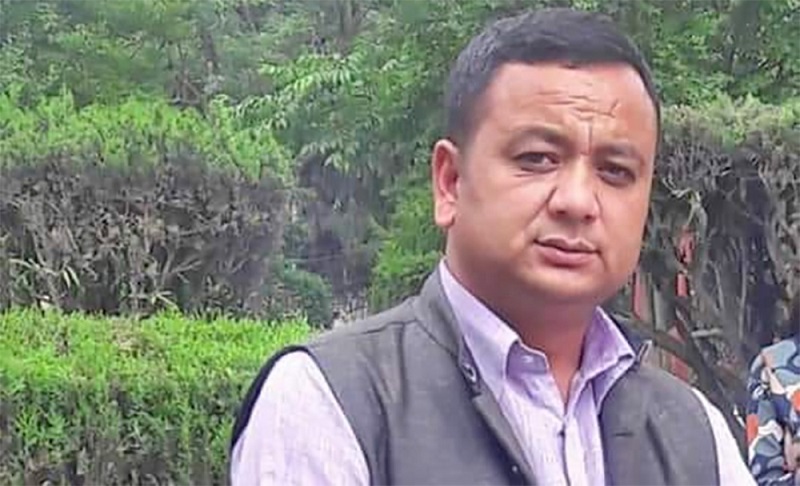 नवनियुक्त आर्थिक मामिलामन्त्री विष्टद्वारा शपथग्रहण