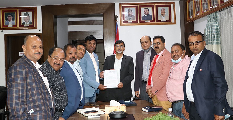 अर्थमन्त्रीको कुलमान घिसिङलाई प्रश्न कलकारखानामा विजुली किन कटौती गर्नुभएको ?