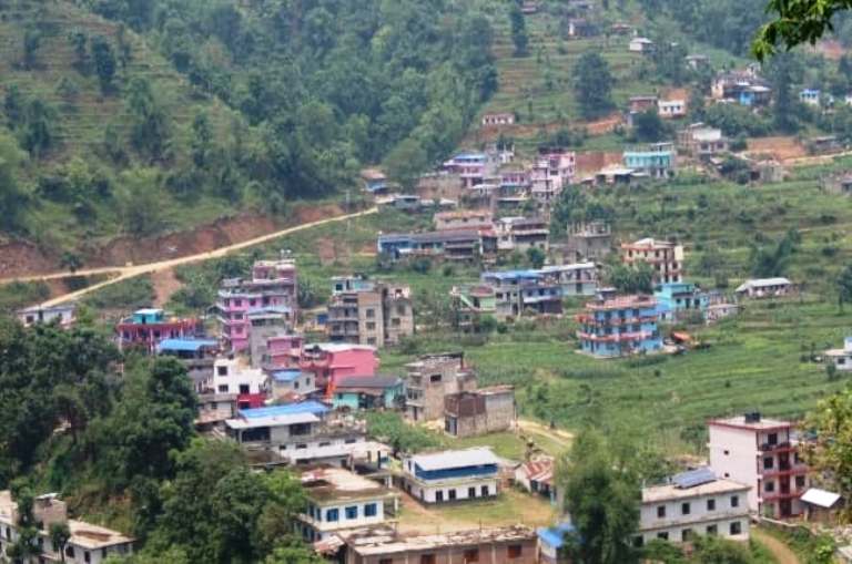 काँचुली फेर्दै ग्रामीण बजार
