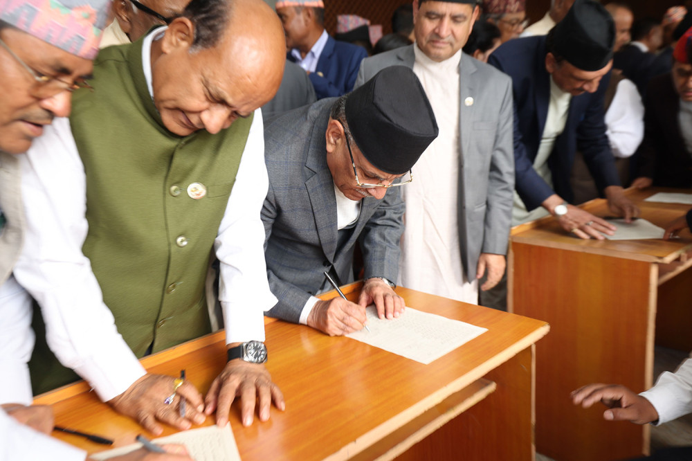७६ अर्ब रकम बाँड्ने सहमतिमा कष्टपूर्वक बजेट पारित गराए प्रचण्डले