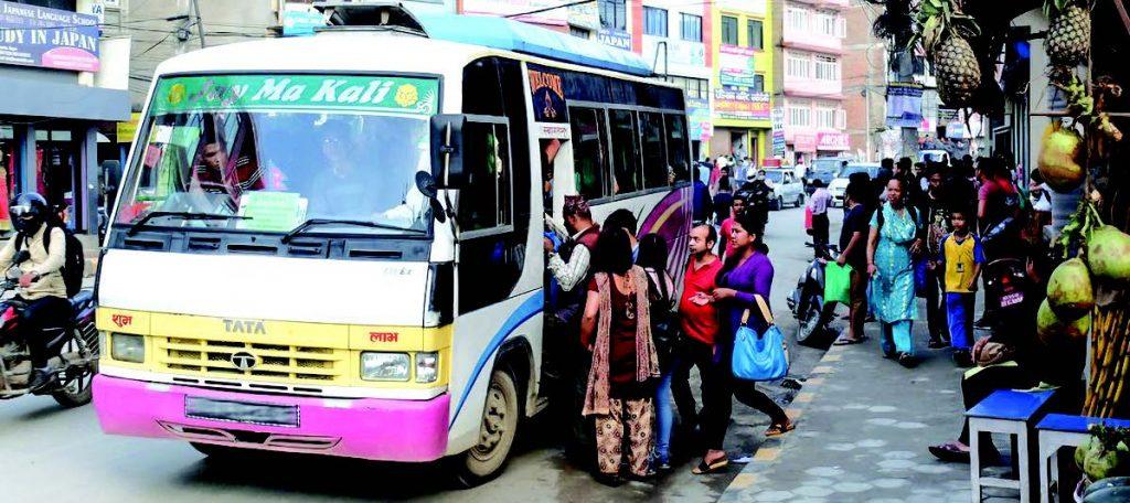 गाडी नै रिजर्व गरेर मतदाता लैजादै राजनीतिक दलहरु