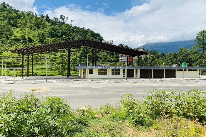 प्रयोगविहीन बसपार्क, उस्तै विमानस्थल