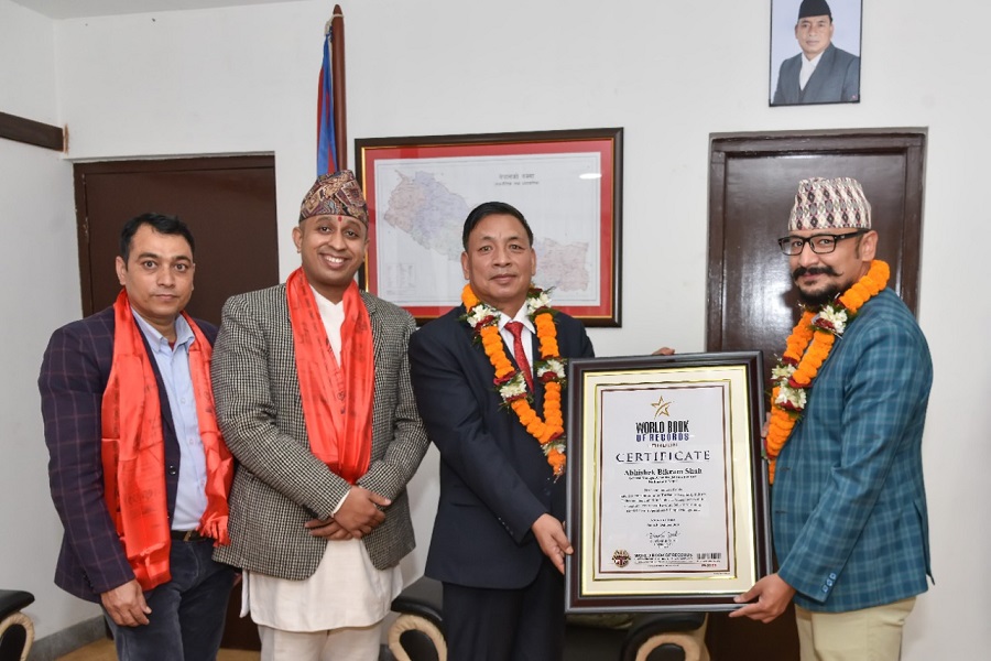 चन्द्रागिरि हिल्सका महाप्रबन्धकलाई ‘ वर्ल्ड बुक अफ रेकर्डस्’ सम्मान
